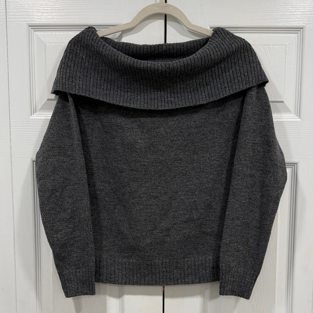 Women's Heartloom Off-Shoulder Gray Sweater